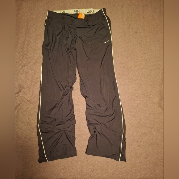 Nike. Flare Track Pants with Pocket. Large - Picture 4 of 5